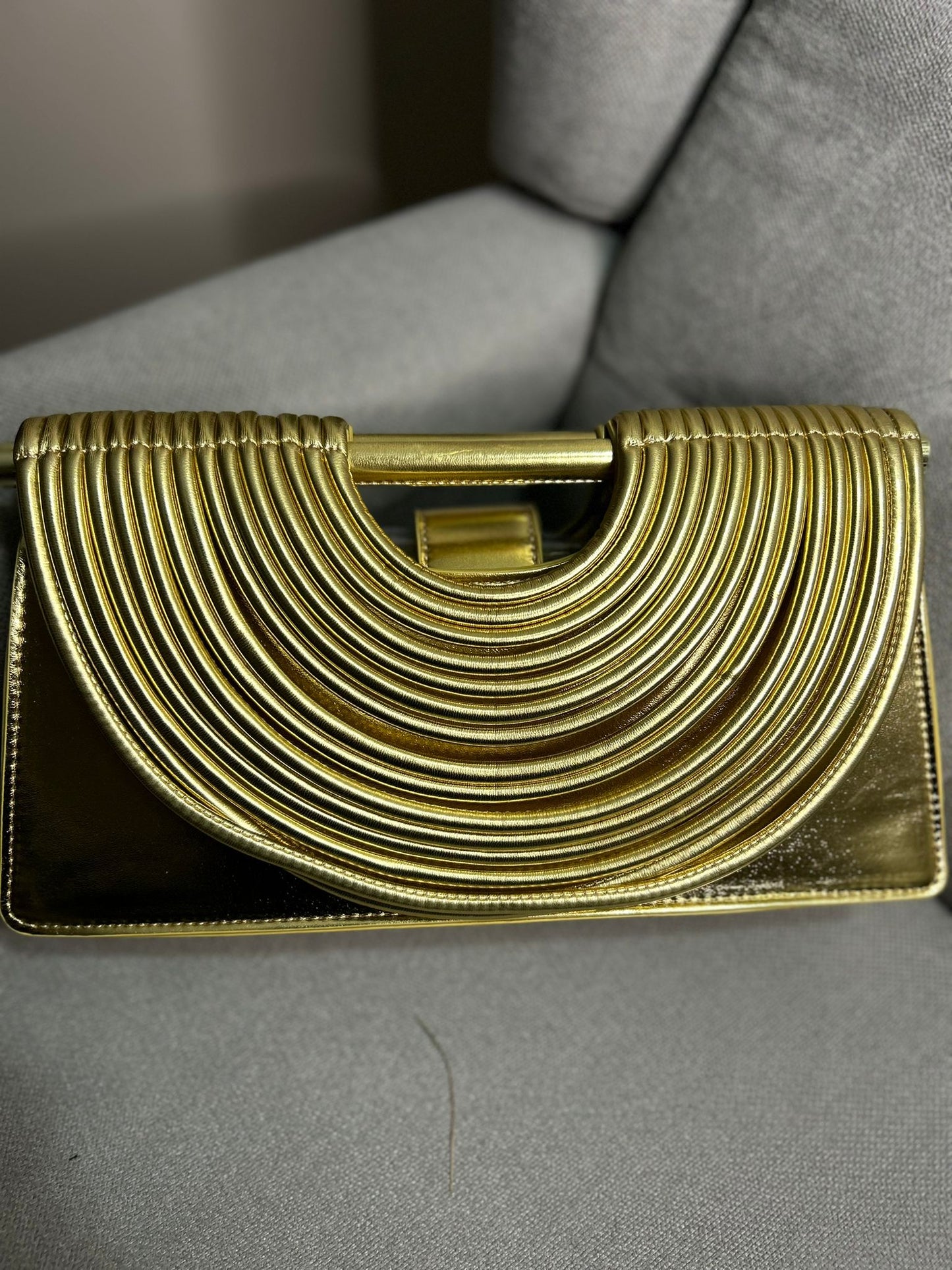 Sac Golden Wave – L’audace du luxe moderne